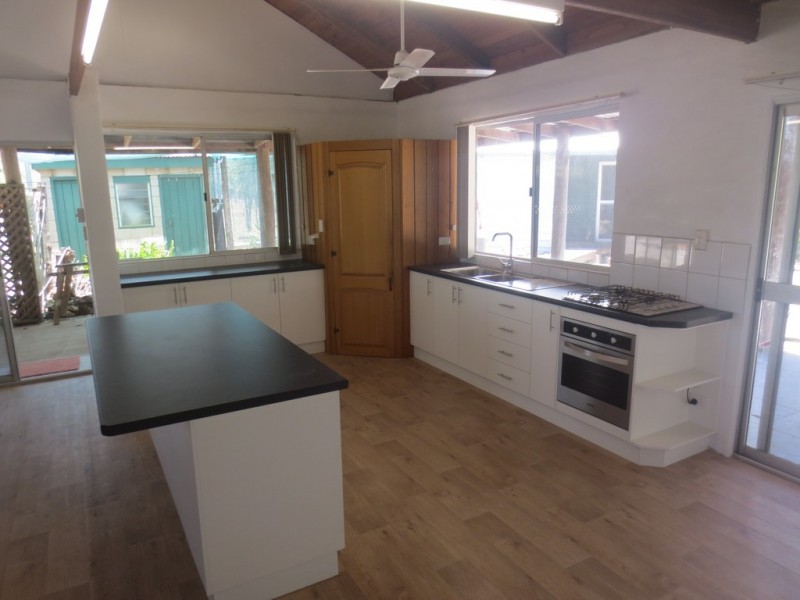 10 Tellembuggerum Close, Rubyvale QLD 4702