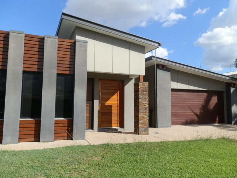 11 Carrington Place, Emerald QLD 4720