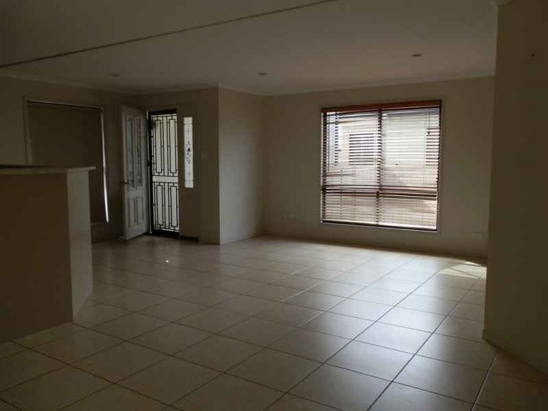 2/23 Callaghan Street, Emerald QLD 4720