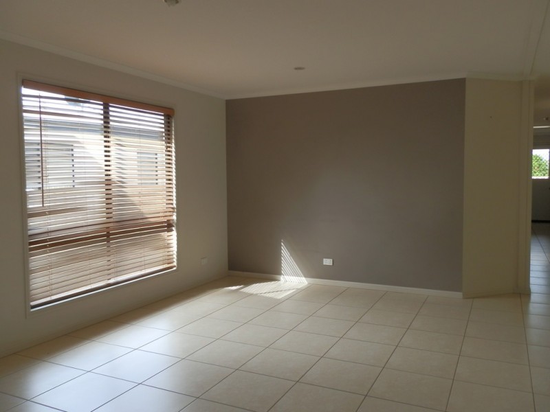 2/23 Callaghan Street, Emerald QLD 4720