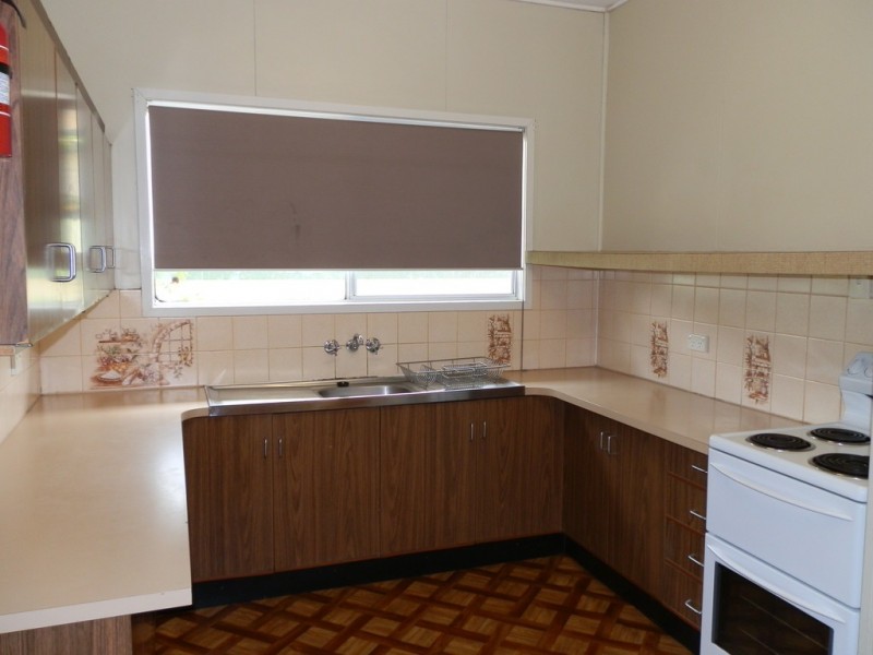 16 Sunflower Place, Emerald QLD 4720