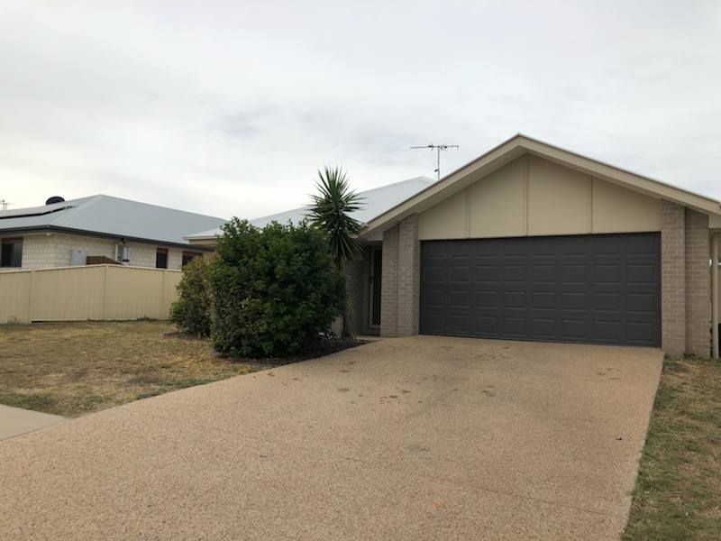7 Lakeside Drive, Emerald QLD 4720