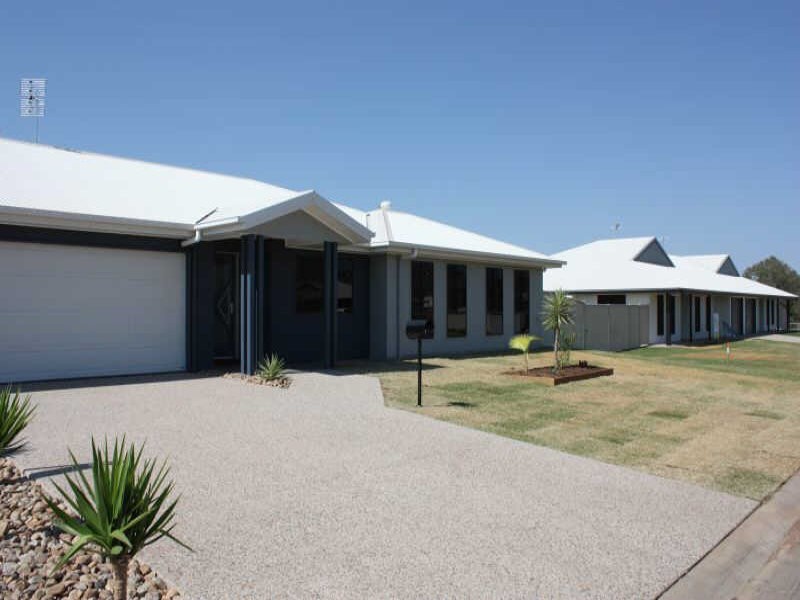 1/56 Lakeside Drive, Emerald QLD 4720