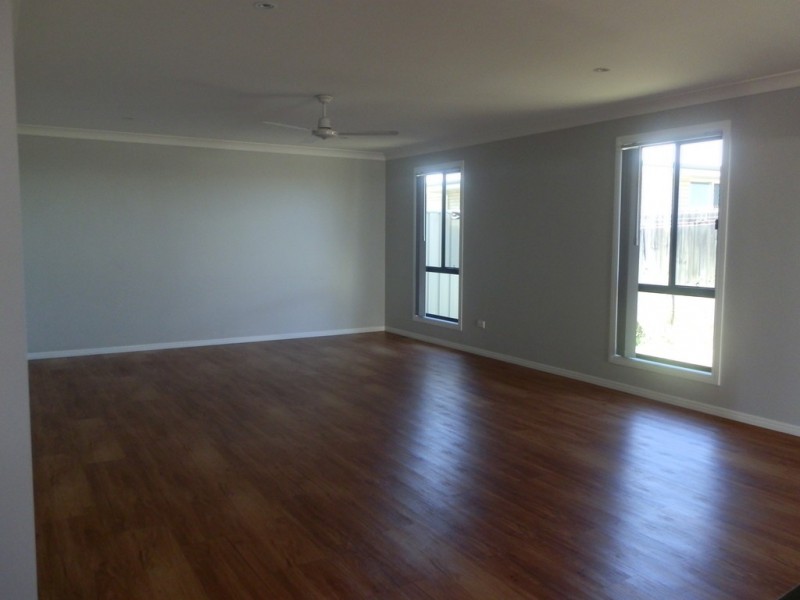 1/56 Lakeside Drive, Emerald QLD 4720