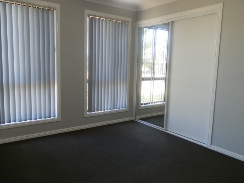 1/56 Lakeside Drive, Emerald QLD 4720