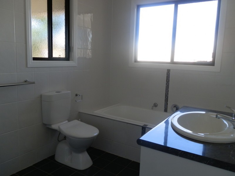 1/56 Lakeside Drive, Emerald QLD 4720