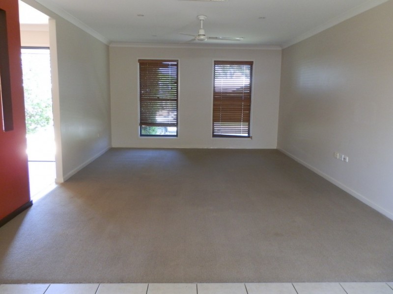 7 Coombs Court, Emerald QLD 4720
