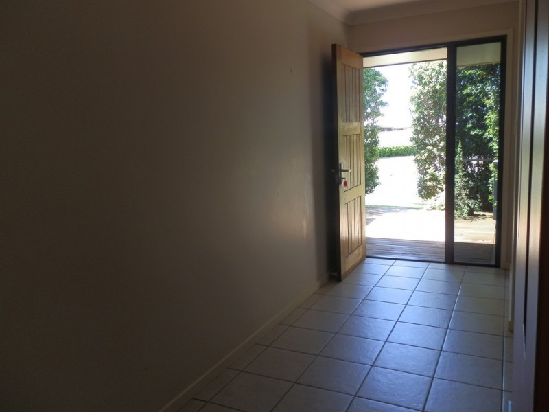 7 Coombs Court, Emerald QLD 4720