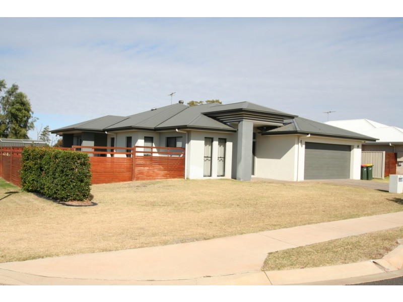 83 Canterbury Road, Emerald QLD 4720