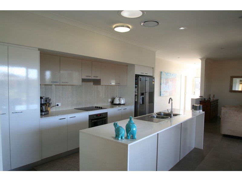 83 Canterbury Road, Emerald QLD 4720