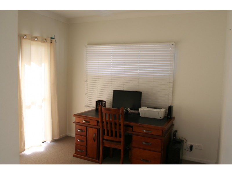 83 Canterbury Road, Emerald QLD 4720