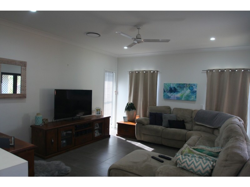 83 Canterbury Road, Emerald QLD 4720