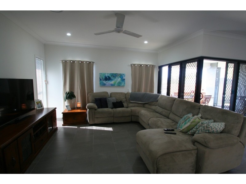 83 Canterbury Road, Emerald QLD 4720