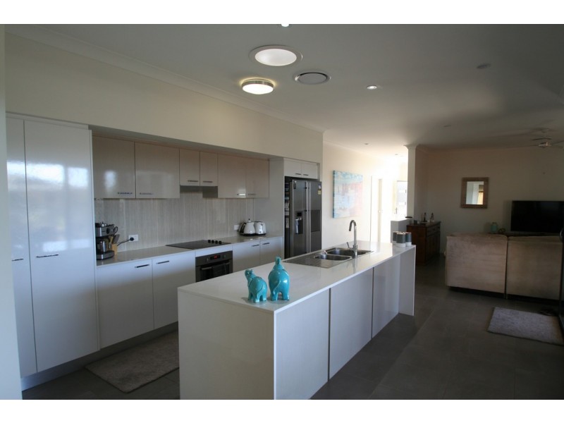 83 Canterbury Road, Emerald QLD 4720