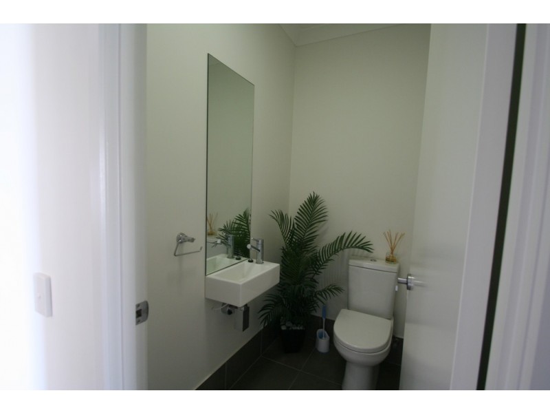 83 Canterbury Road, Emerald QLD 4720