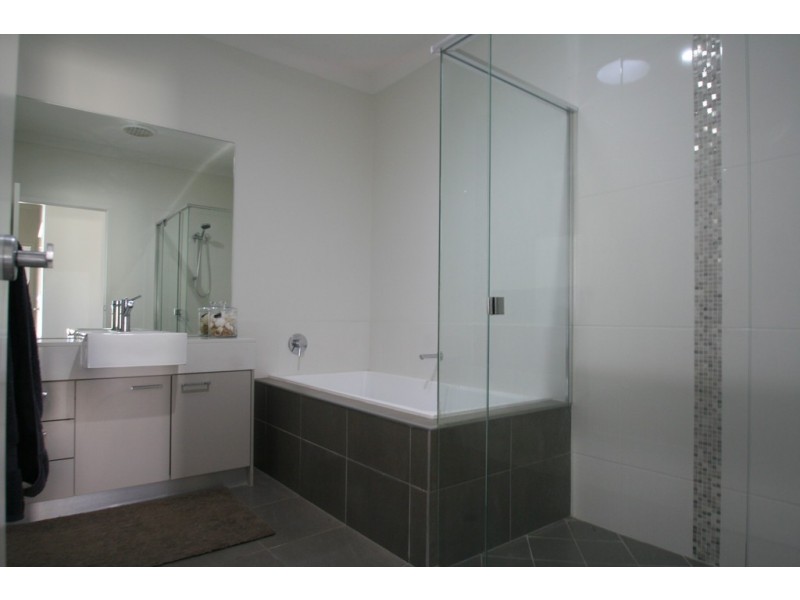 83 Canterbury Road, Emerald QLD 4720