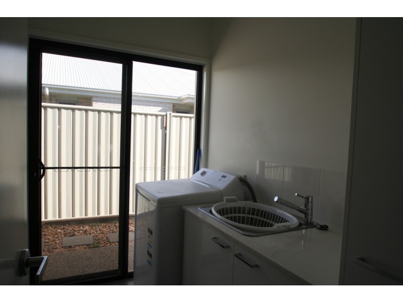 83 Canterbury Road, Emerald QLD 4720