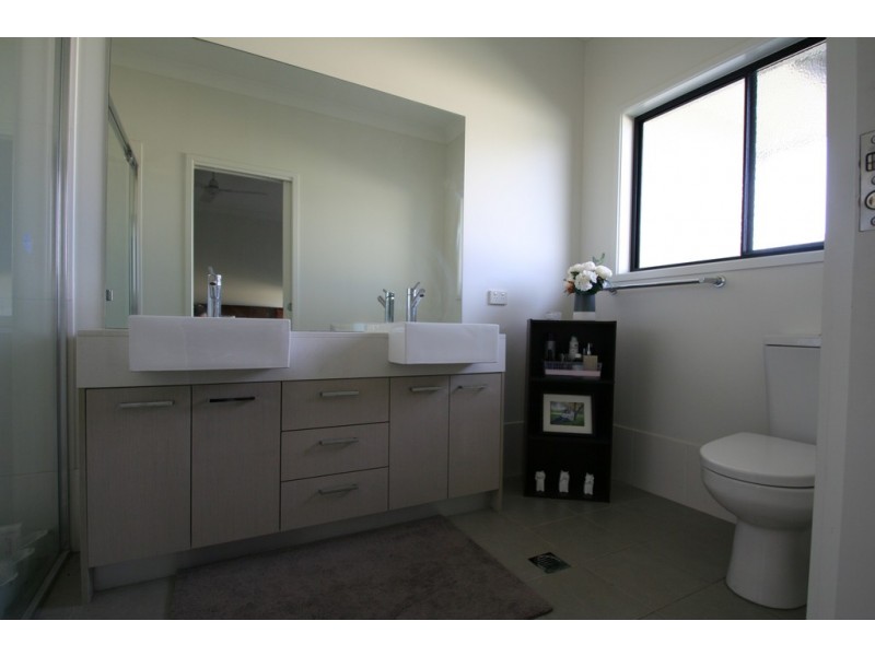 83 Canterbury Road, Emerald QLD 4720