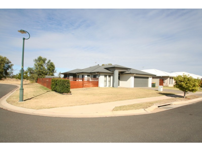 83 Canterbury Road, Emerald QLD 4720