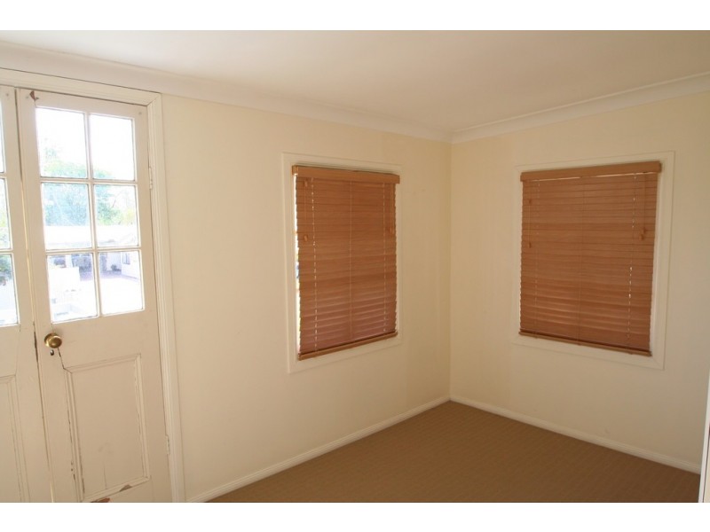 70 Baker Street, Emerald QLD 4720