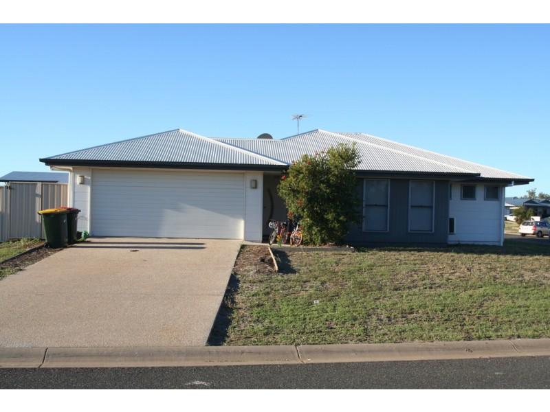 1/32 Lakeside Drive, Emerald QLD 4720