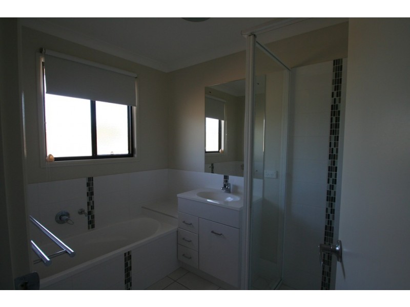 2 Scotts Peak Drive, Capella QLD 4723