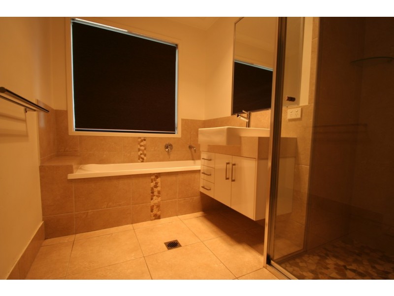 17 Rickertt Street, Capella QLD 4723