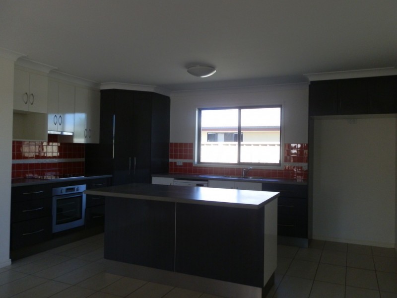 12 BLUE GUMS DRIVE, Emerald QLD 4720