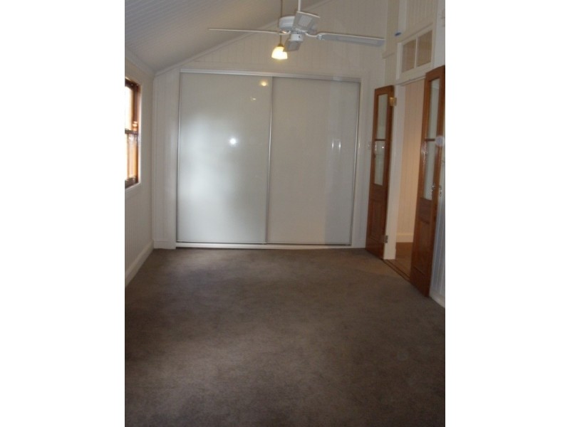 4 Little Street, Emerald QLD 4720