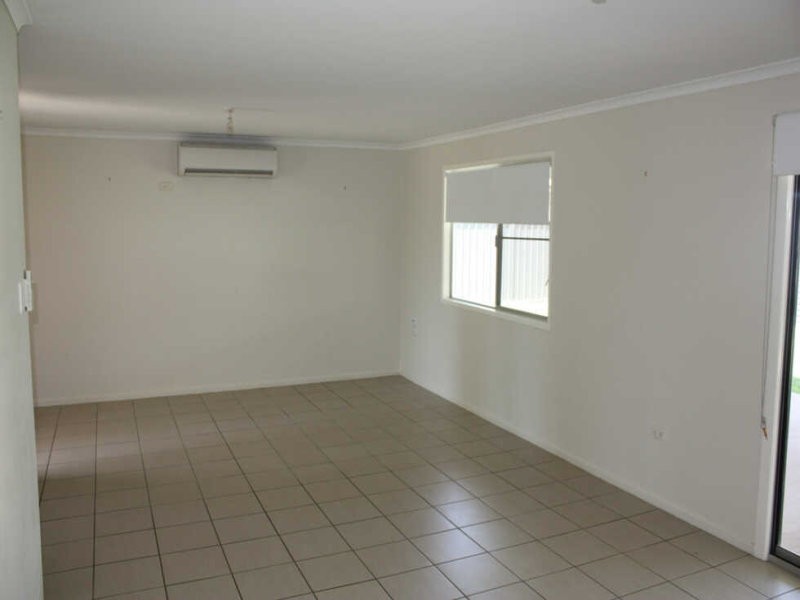 7 Batts Place, Emerald QLD 4720