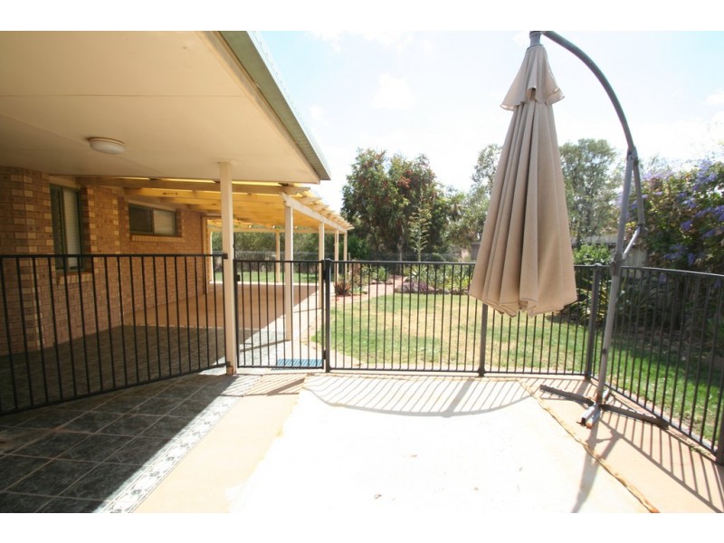 72 Crinum Crescent, Emerald QLD 4720