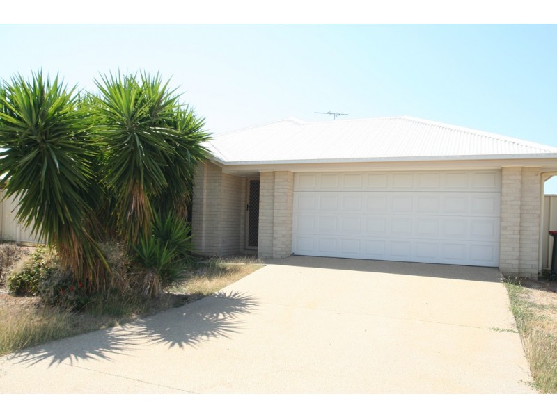 33 Lakeside Drive, Emerald QLD 4720