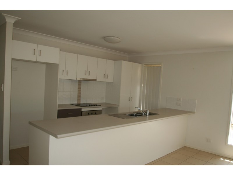 33 Lakeside Drive, Emerald QLD 4720