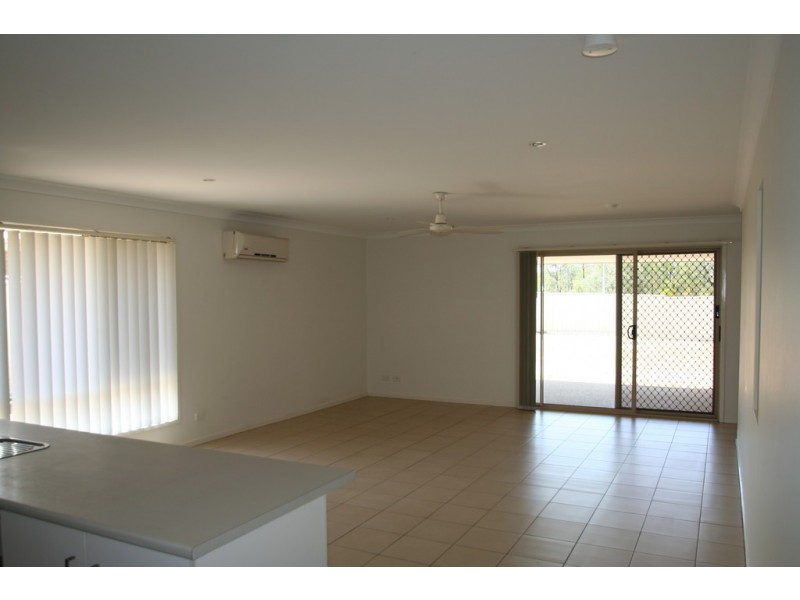 33 Lakeside Drive, Emerald QLD 4720