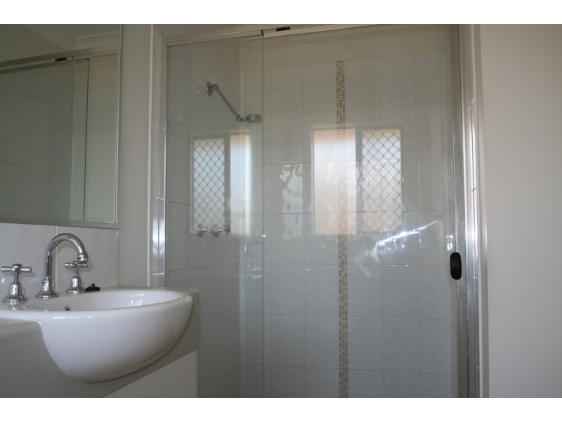 33 Lakeside Drive, Emerald QLD 4720