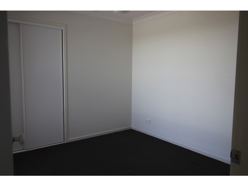 33 Lakeside Drive, Emerald QLD 4720