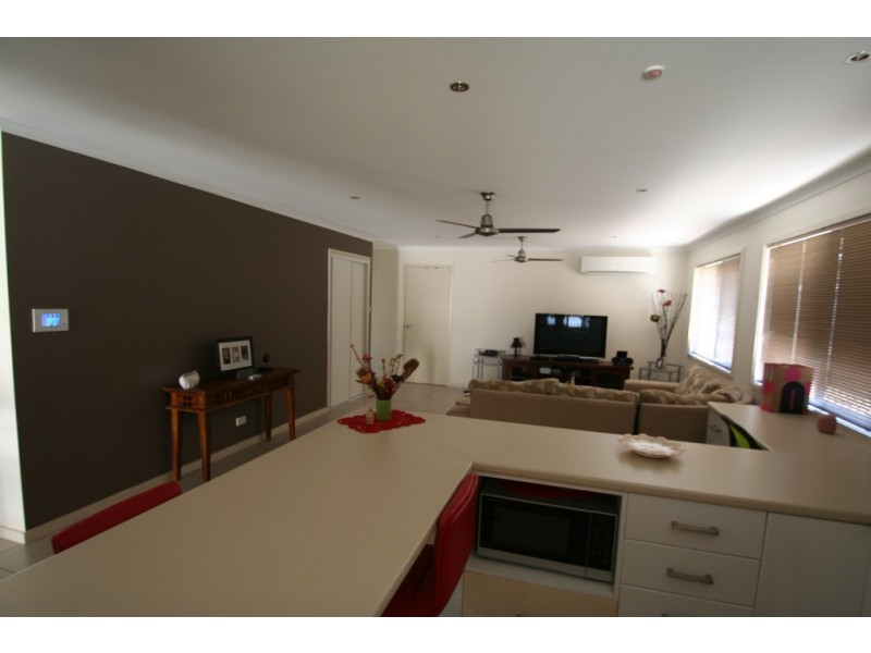 Unit 1/1 Charolais Place, Emerald QLD 4720