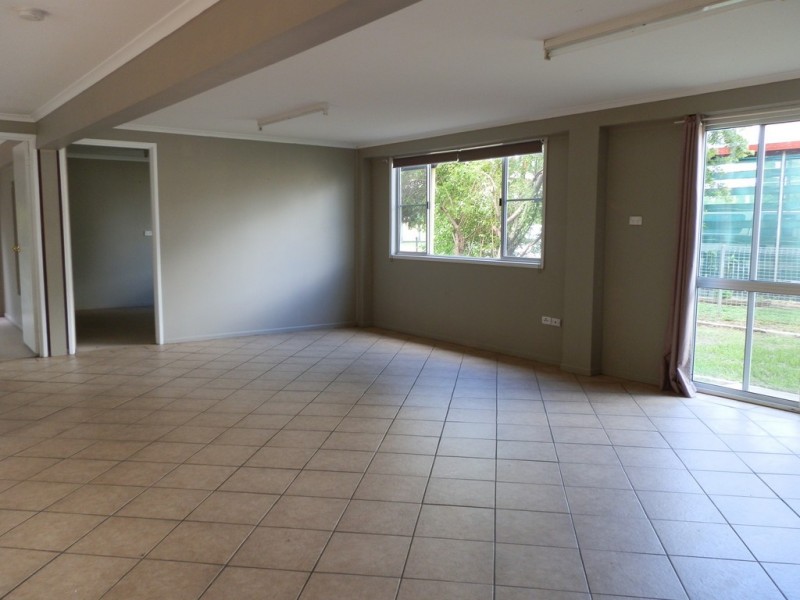 6 Bridgeman Street, Emerald QLD 4720