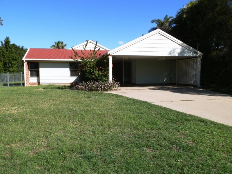 10 Vanessa Place, Emerald QLD 4720