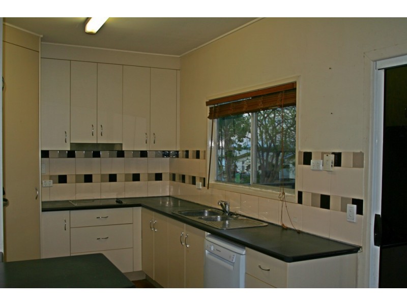 11 MCLEAN STREET, Capella QLD 4723