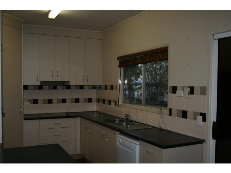 11 MCLEAN STREET, Capella QLD 4723