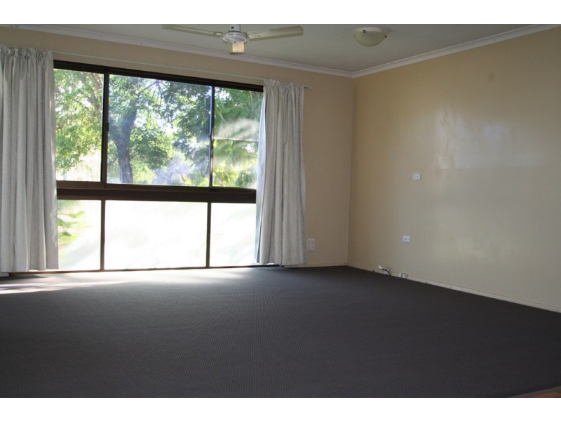 10 Mellish Crescent, Emerald QLD 4720