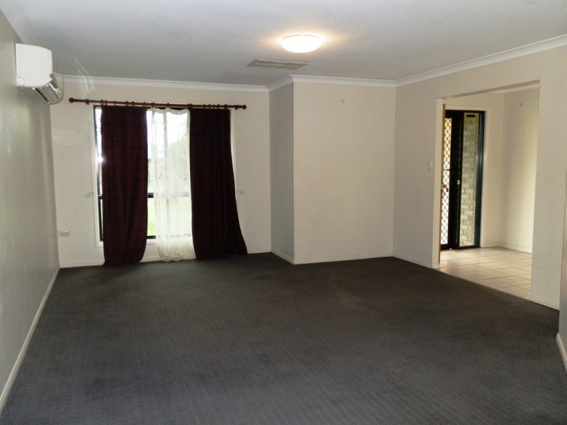 17 Crinum Crescent, Emerald QLD 4720