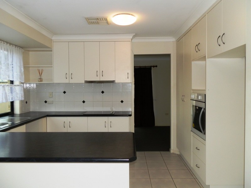 17 Crinum Crescent, Emerald QLD 4720