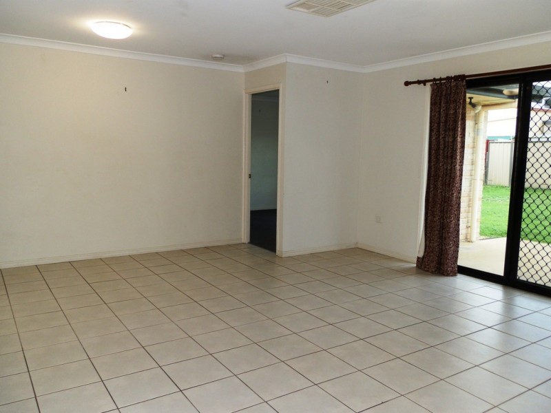 17 Crinum Crescent, Emerald QLD 4720