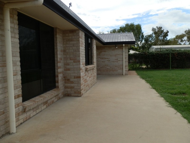 17 Crinum Crescent, Emerald QLD 4720