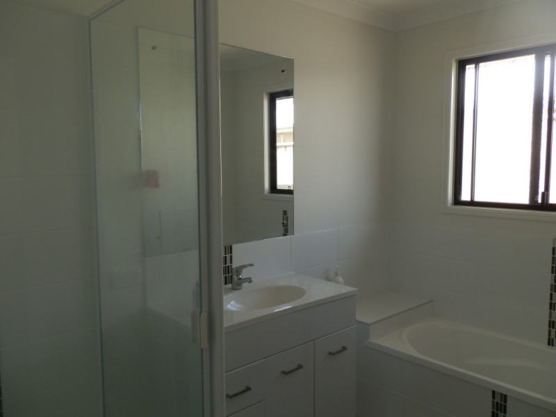 24 Scenic Drive, Emerald QLD 4720