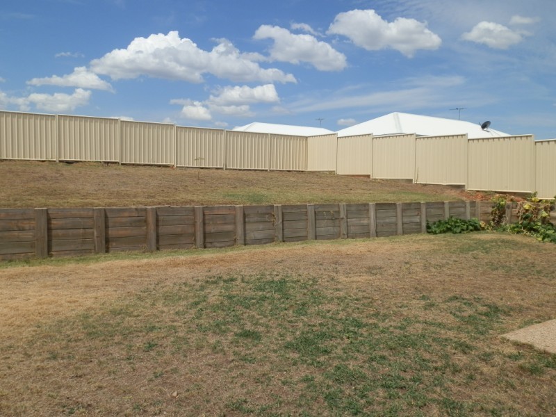 24 Scenic Drive, Emerald QLD 4720