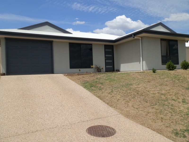 24 Scenic Drive, Emerald QLD 4720