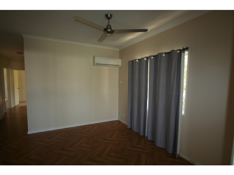 2 Thomas Place, Emerald QLD 4720